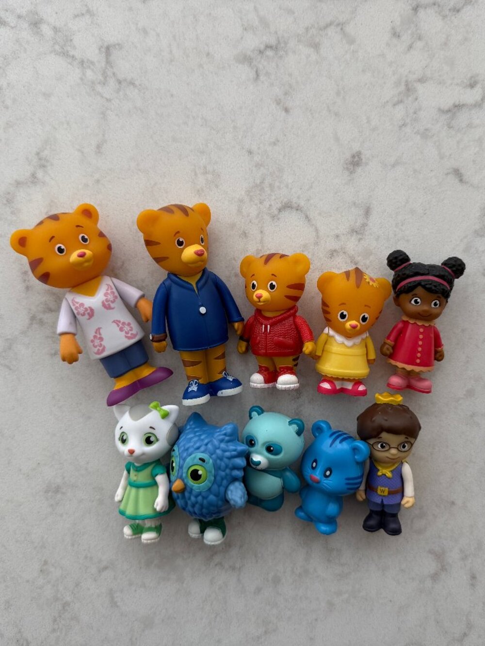 10 Daniel Tiger's Neighborhood Friends & Family Figure Set
